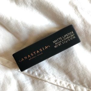 ANASTASIA BEVERLY HILLS MATTE LIPSTICK - ‘DREAD’